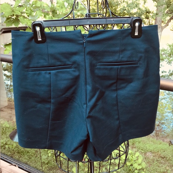 Ecru shorts - Picture 2 of 7